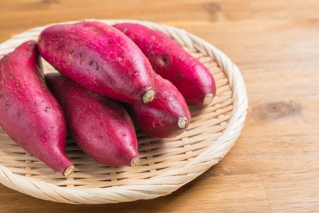 サツマイモの美味しそうな画像
